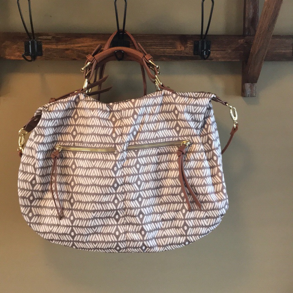Cute spring Crossbody with a lot of pockets!